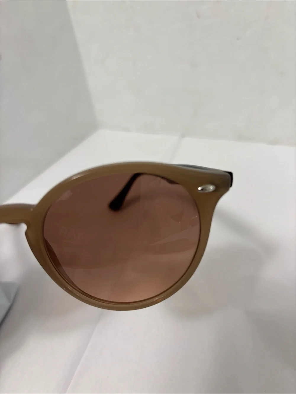 Ray-Ban Havana Round Sunglasses Beige Frame with Pink Gradient Gray Lenses. New.